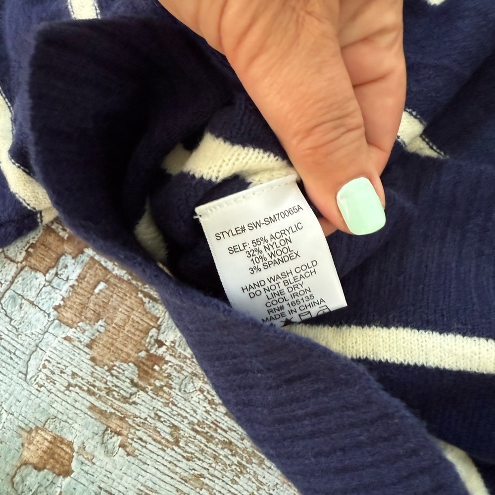 BNWT Navy and Cream Striped Sweater - Picture 4 of 6